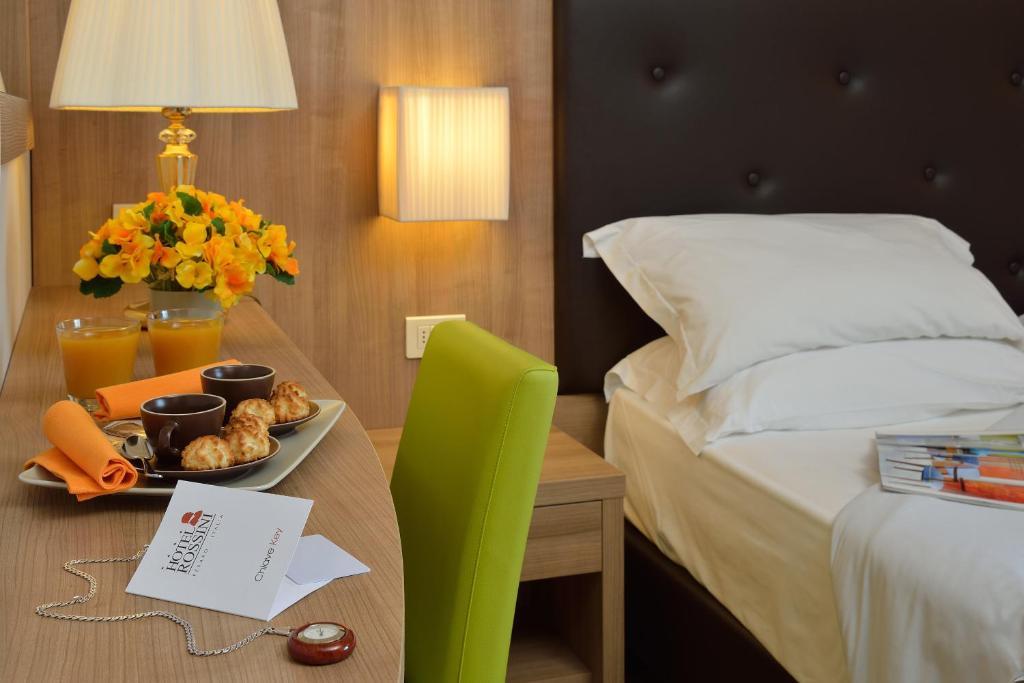 Double or Twin Room with Lateral Sea View,60994897:JPEG